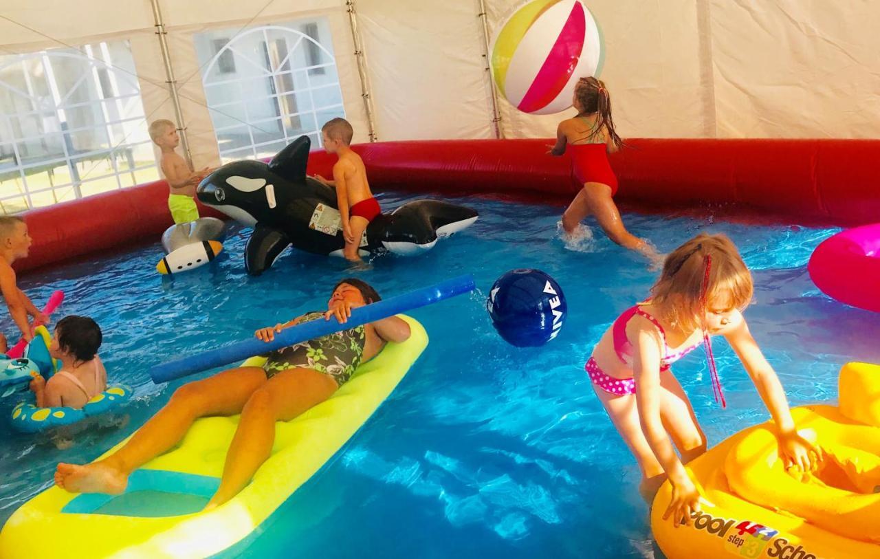 Domki I Apartamenty Caloroczne Koliber Wladyslawowo Luaran gambar